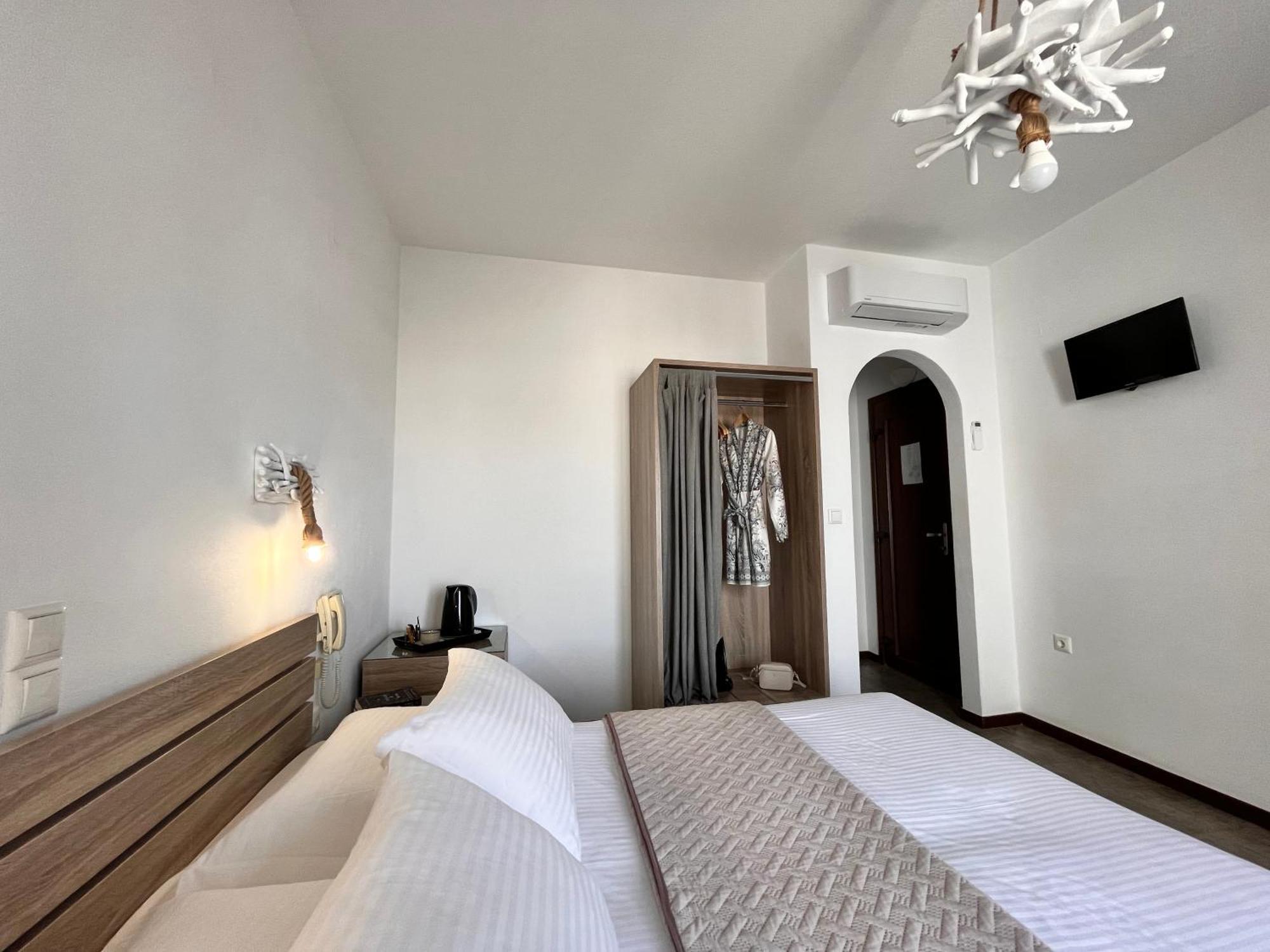 Christina Hotel, Adults Only, Heated Salt Water Pool Náousa Kamer foto